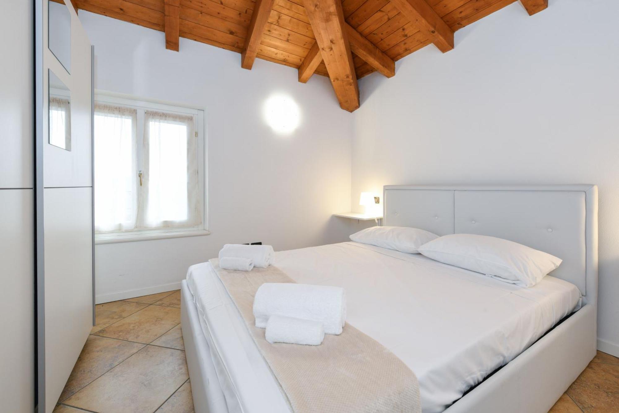 Wendy Apartment- Twobedroom & Pool & Parkprivatefree & Sports Desenzano del Garda Exterior foto